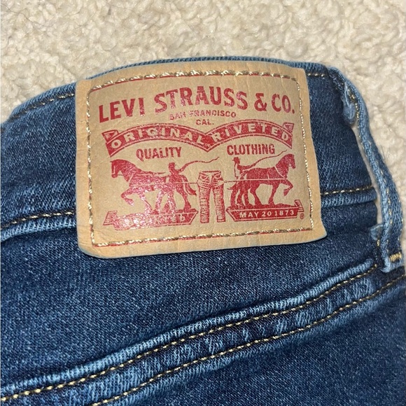 Levi’s High Rise Skinny Jeans - Picture 4 of 4